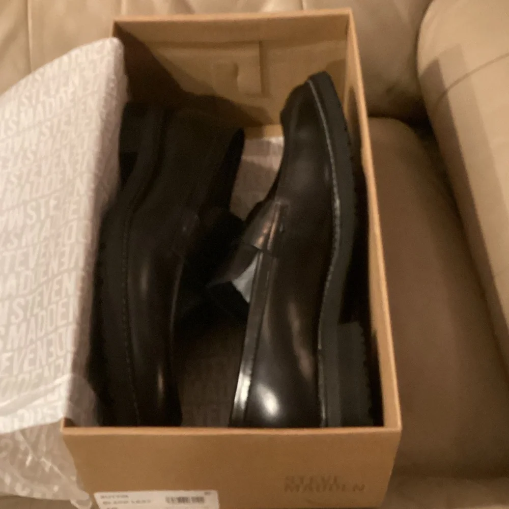 Steve Madden Black Gloss Leather Slip-On Penny Loafers